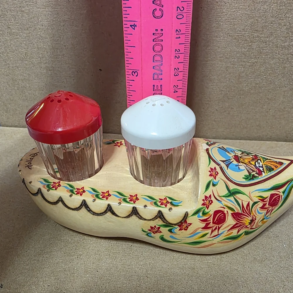 Vtg Holland Shoe With Salt Pepper Shaker Set #223